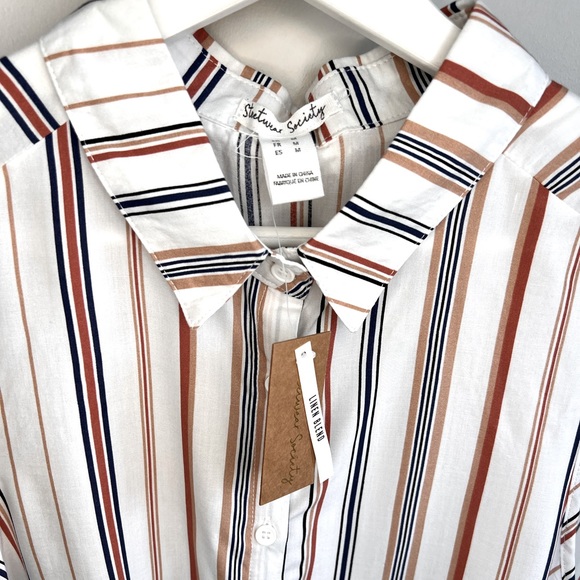 Button-down, collared tank top with a front knot - Picture 2 of 7